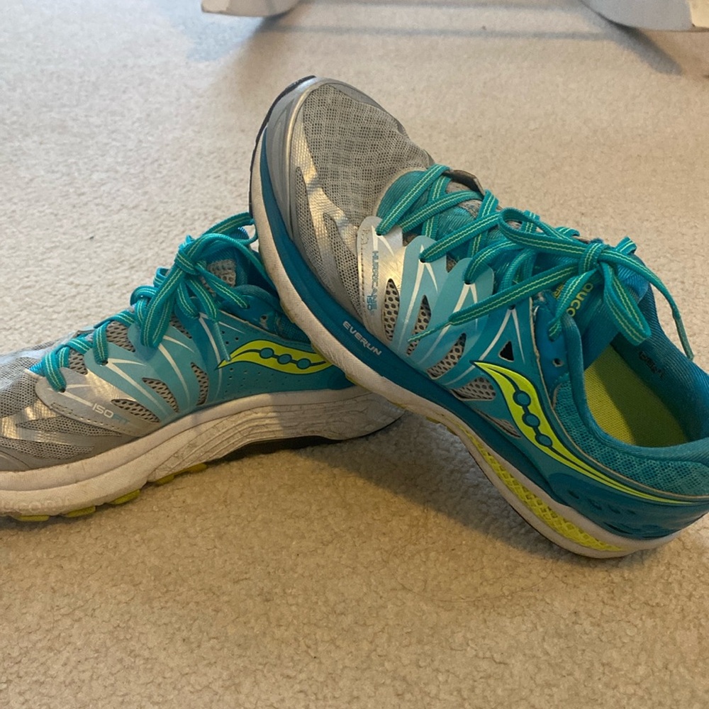Saucony iso sneakers